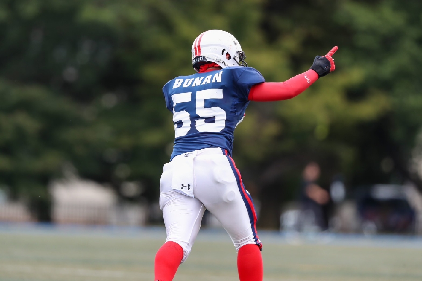 アメフト部のバイスキャプテン。ポジションはLB/OL。中学時代は野球部。