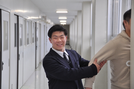 柔道部顧問の佐藤先生に出演を依頼するも、押しが弱く断られてしまう神尾さん（笑）