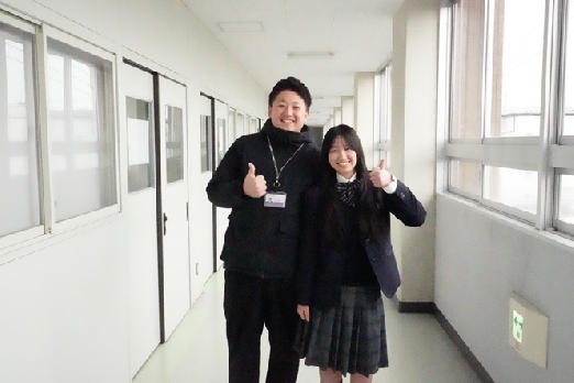 ダンス部顧問でもある担任の宮谷先生と