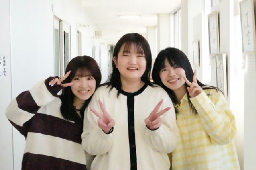 クラスメートの島津さん、２年間担任の五十嵐先生と