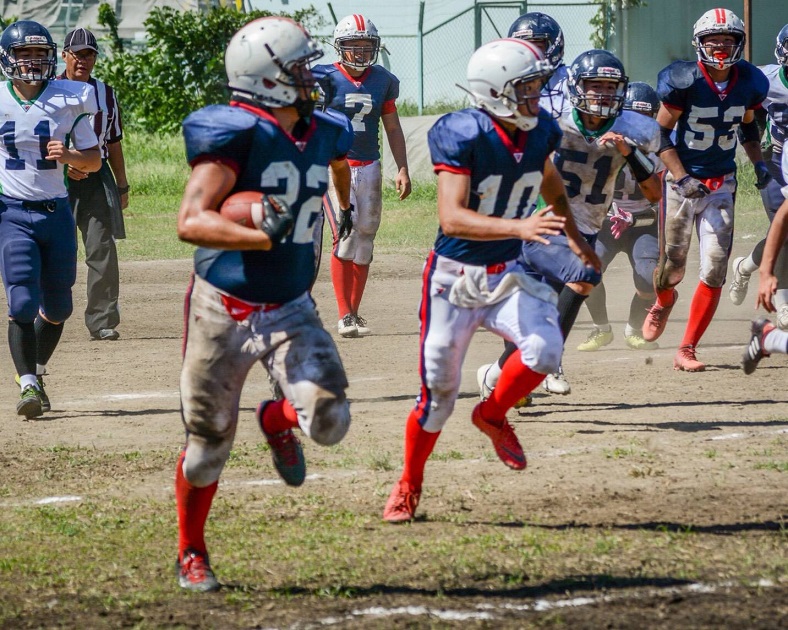 アメフト部 憧れの先輩の胸を借りて 前へ 学校法人武南学園 武南高等学校