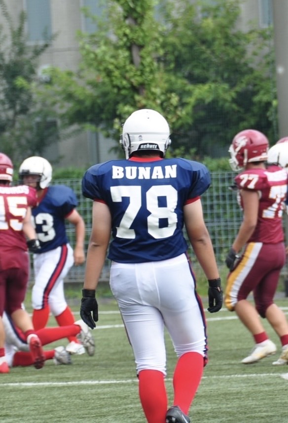 チーム一番の体重を持つ武南の秘密兵器。体格を活かして最前線で身体を張る傅