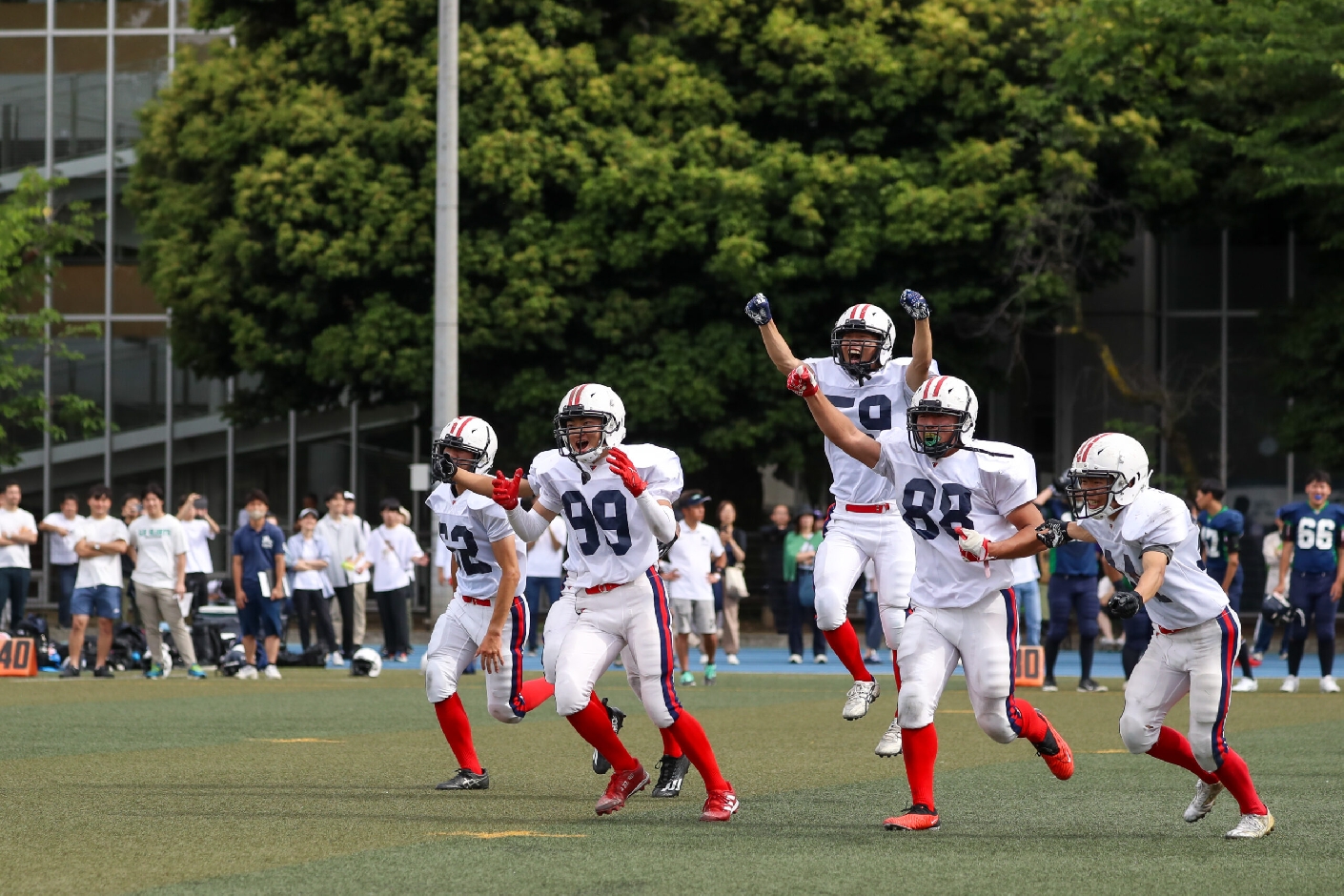 一度きりの高校生活、後悔のないように、何事も挑戦あるのみ！武南高校の職員は、その挑戦を全力でサポートします。