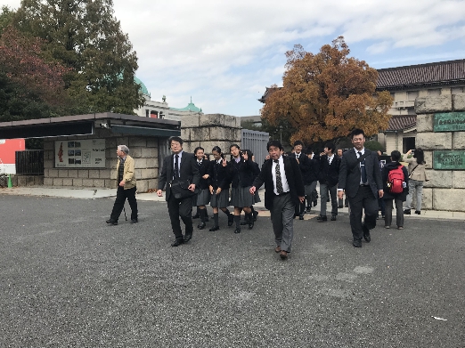 ３年生　東京国立博物館から移動中