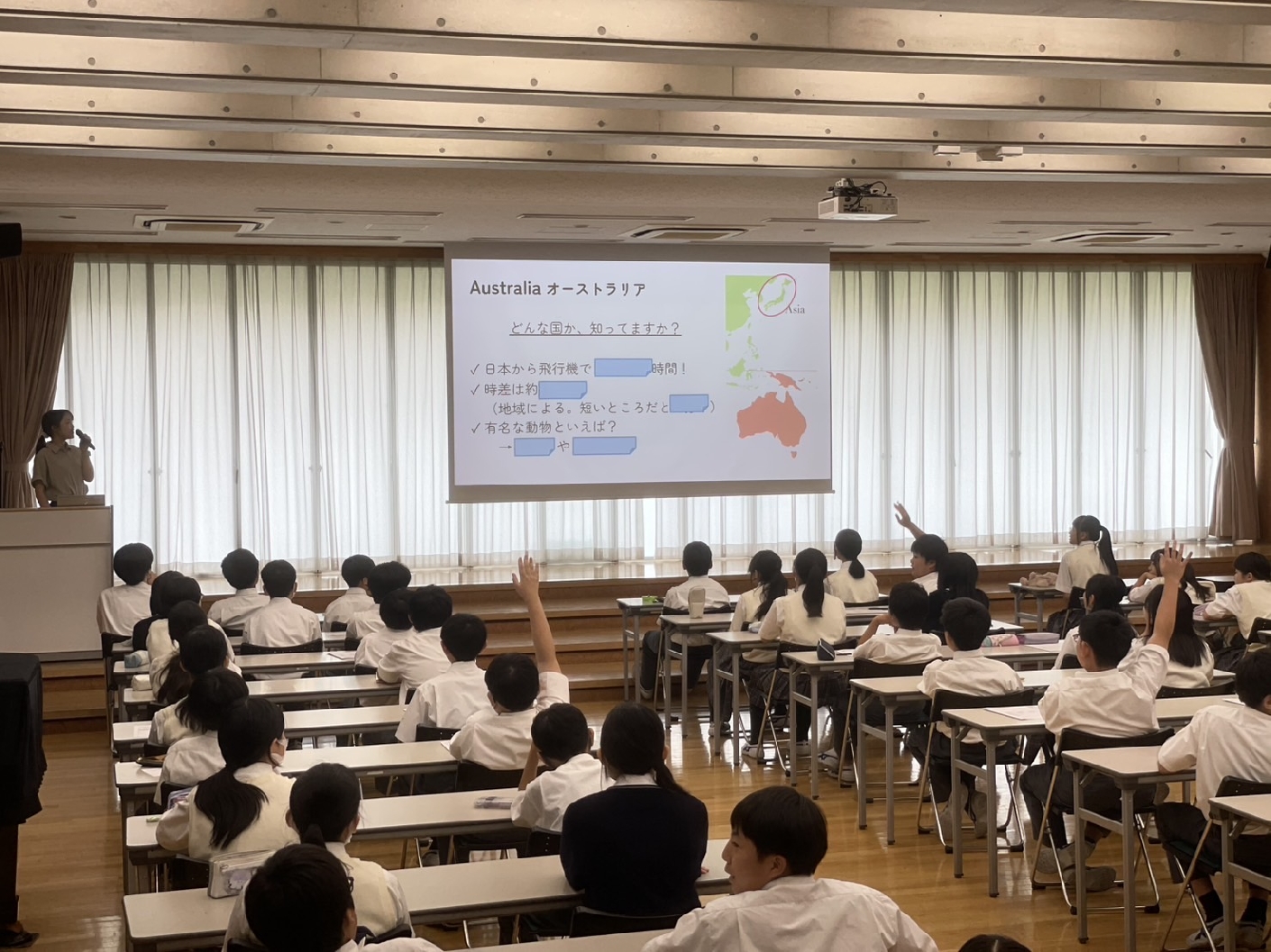 クイズに参加する生徒たち